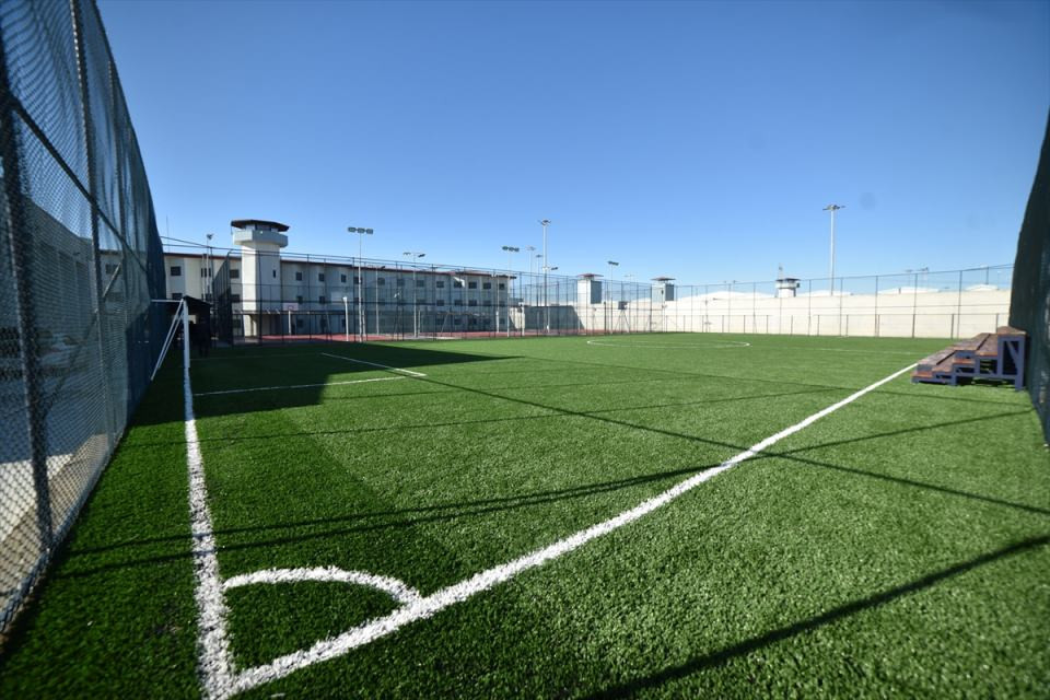 Burası Türkiyede bir cezaevi!