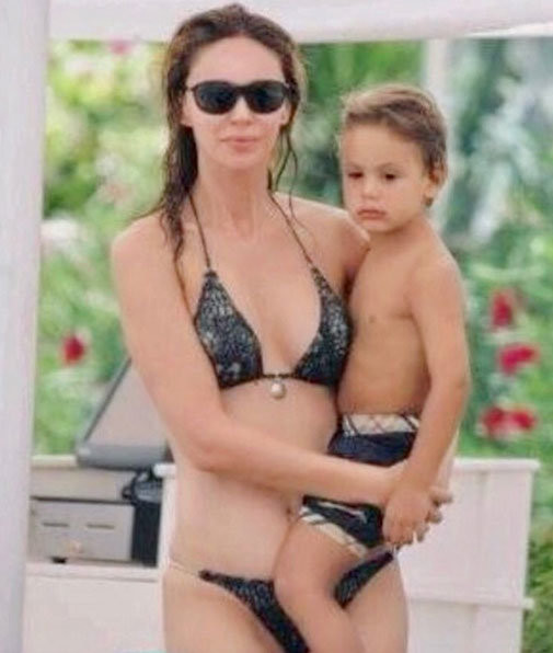 Demet Şenerden bikinili poz açıklaması!