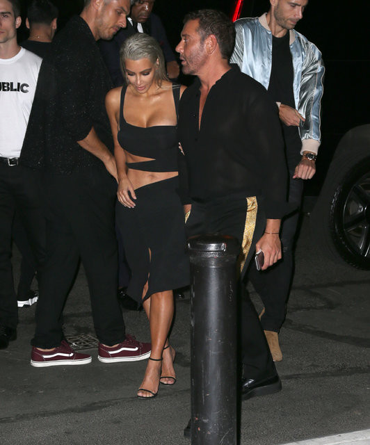 Türk fotoğrafçının partisinde güzeller geçidi!