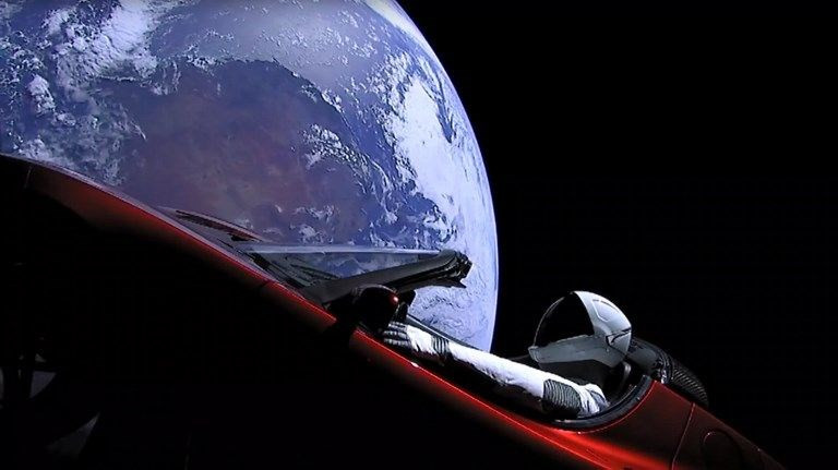 Elon Musk tam bir çılgın!  Uzaya otomobil gönderdi