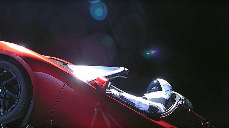 Elon Musk tam bir çılgın!  Uzaya otomobil gönderdi