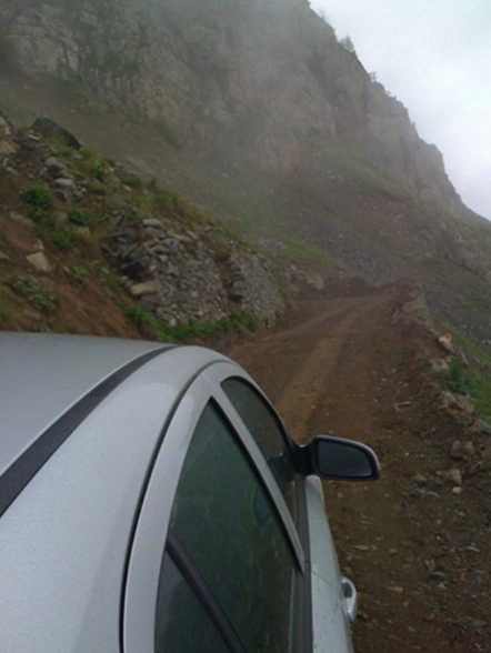 Bu yollarda gitmek usta şöförlük ister!