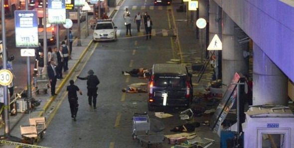 Fransa Nicede kamyonla düzenlenen kanlı saldırının fotoğrafları...